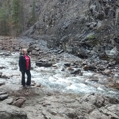 A hike trip to Maligne River valley & Waterfalls in Jasper national park - in Fall