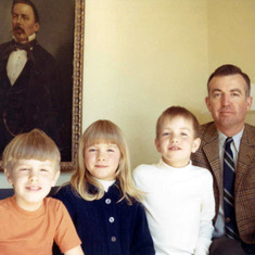 Stan & his kids 1969 cropped