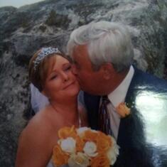 daddy kissing me on my wedding day