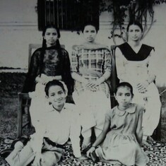 Sudha (centre seated) with Prabha, Shakuntala, Kantu and Dhiru