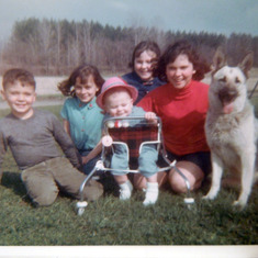 Siblings - Joseph,JoAnne, Baby Danny, SueAnn, Peg & Kim the dog