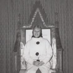 Replica of the Queen's throne in Niagara Falls. 