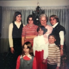 Our paternal grandma Larson, Lauree, Leslie, Scott, Dale, Kirsten and Susan in our house in Morton G