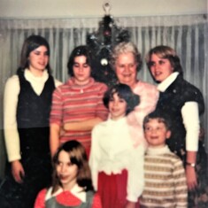 Leslie, Dale, Grandma Larson, Lauree, Susan, Kirsten and Scotty