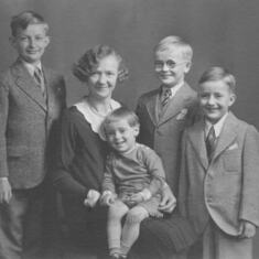 1934 - Brothers Louis, Jack, Tom (L-R) and Little Bill with Mother Mabel