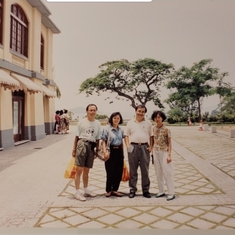 1991 Thomas returned to HK for holidays, with younger brother & wife & sister at Repulse Bay
