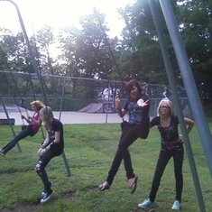 Jessi, Kaila, Trista, Micah & Dani at the park