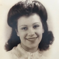 Trudy in 1945/1946. Photo signed by Trudy "Gertie"