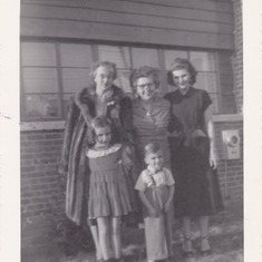 Aunt Annie, Nana, Mom, Penny, and Michael