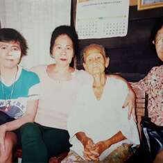 Violelt with her mother, sister Ah Thwee and daughter Chrissie
