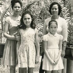 Violet with Ah Thwee, Susan and Patricia in Singapore