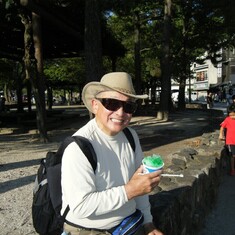 2010 (Miyajima, Japan): Warren cooling off.