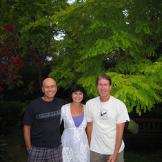 Rozynski backyard with sister Rayna, brother-in-law Geoff & Golden Retriever Lani (Nov 2010)