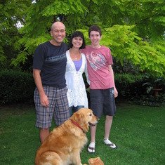In the Rozynski backyard with sister Rayna, nephew Jayden & Golden Retriever Lani (Nov 2010)