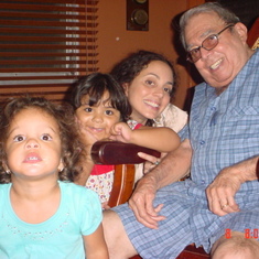 Abuelo, Asha, Anais y Sofia