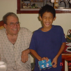 Eduardo y Abuelo Navidad 2007