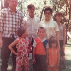 Dad, Will, Mom, Vickie, Melinda, Todd & Carlena 1969