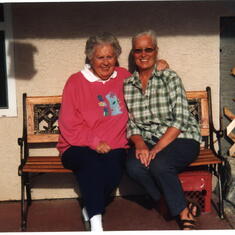 Sep 2003  Winifred and Barbara enjoying the Okanagan sun