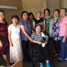 2019-6-1 幸福舞蹈班的八位姐妹到护理中心探望咪咪，想不到这一次相聚竟成了诀别。