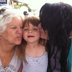 Betty Anne, Malia & Sky out to lunch