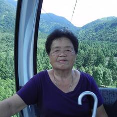 我媽搭纜車遊九族文化村途中